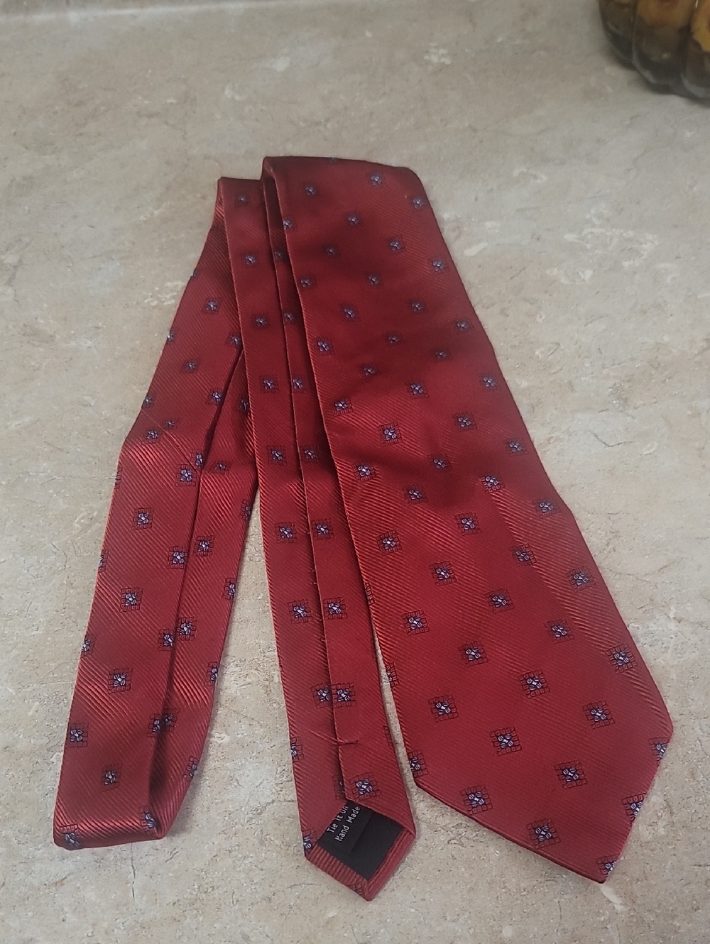 Classic Red Men's Silk Tie with Geometric Motif